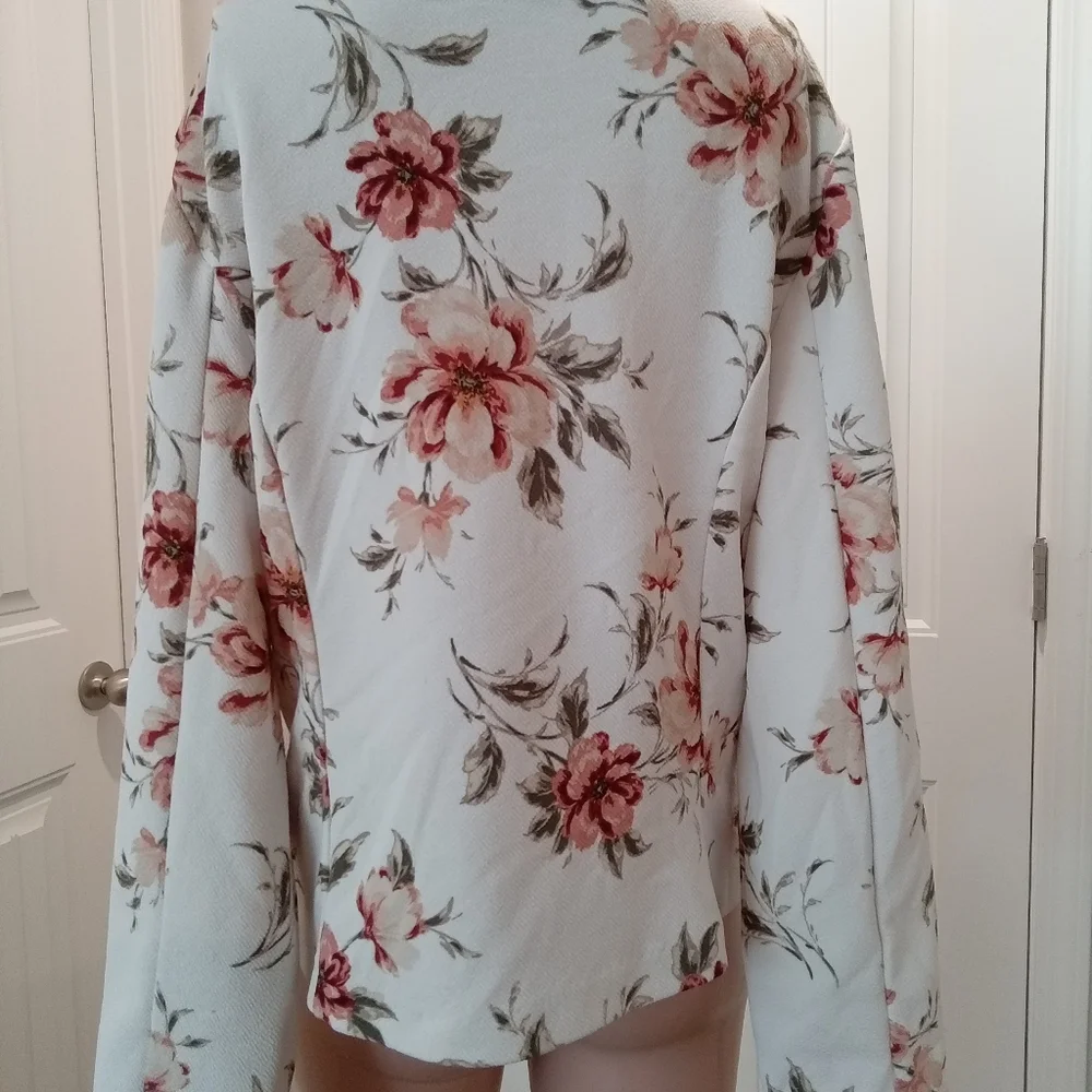2-$10... Uno Love Floral Open-Front Women's Jacket Size M